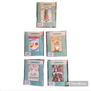 5 Garden Flags NWT